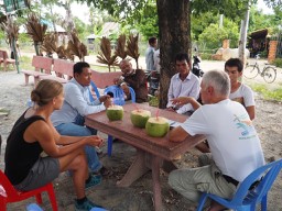 Gespräch in Kampong Speu